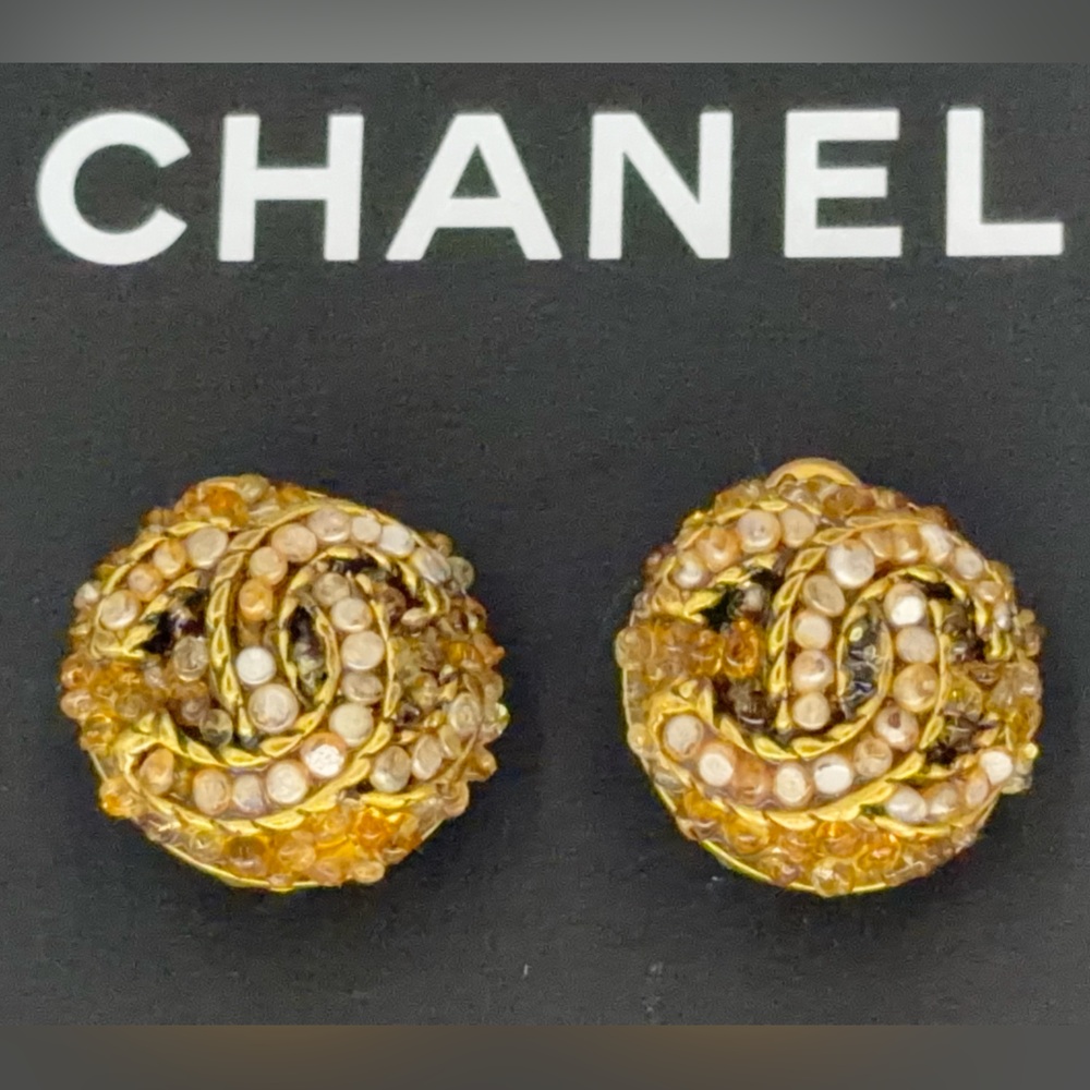CHANEL Vintage CC Natural Sea Pearls and Gripoix Clip On Earrings w/COA